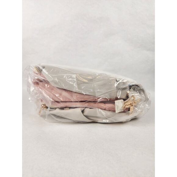 Carry On Weekender Bag w/ Shoe Compartment Airlines Approved 18x14x8 - Picture 4 of 9